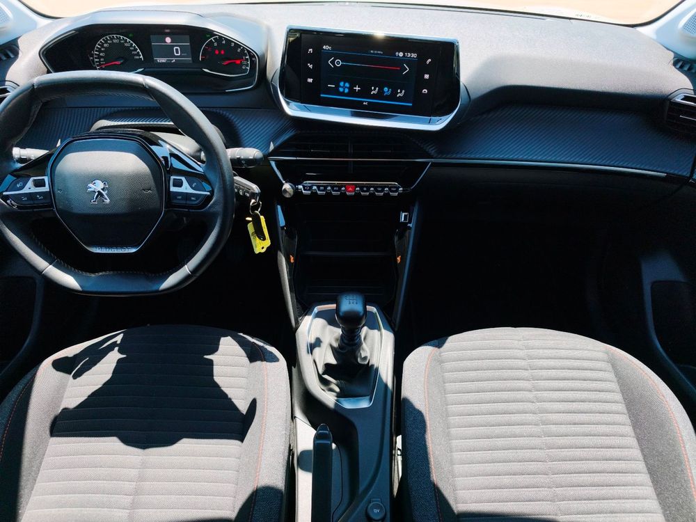 Peugeot 208 — 10