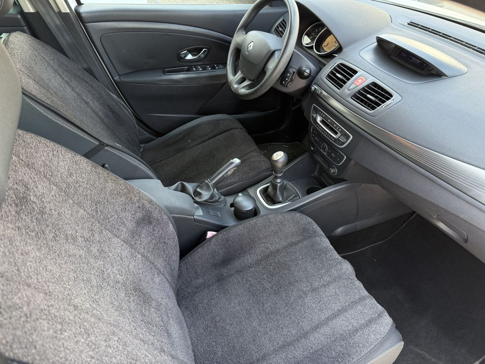 RENAULT MEGANE — 10