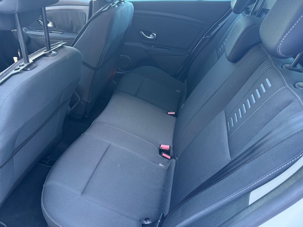 RENAULT MEGANE — 11