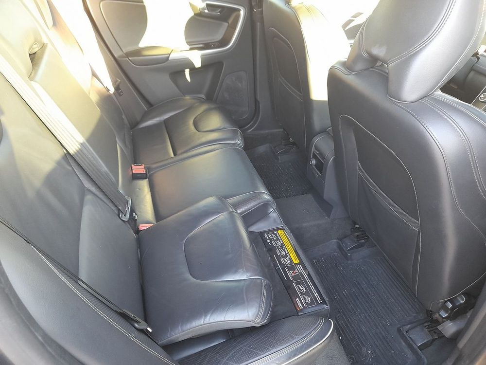 Volvo XC 60 — 10