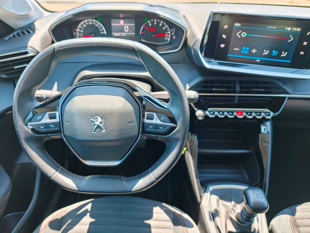 Peugeot 208 — 11