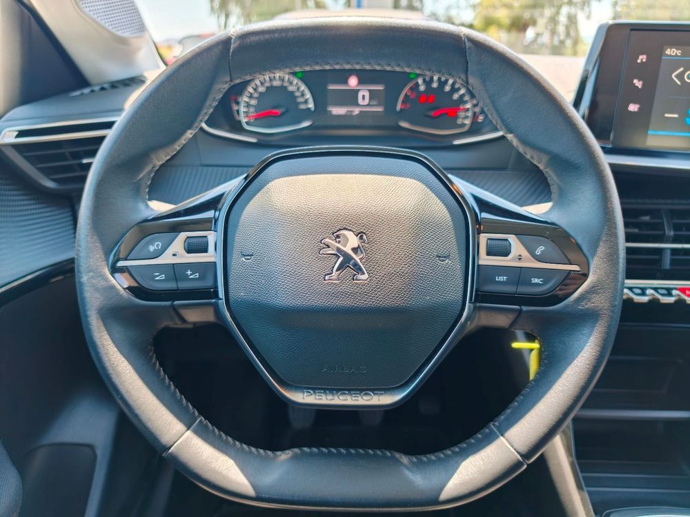 Peugeot 208 — 12