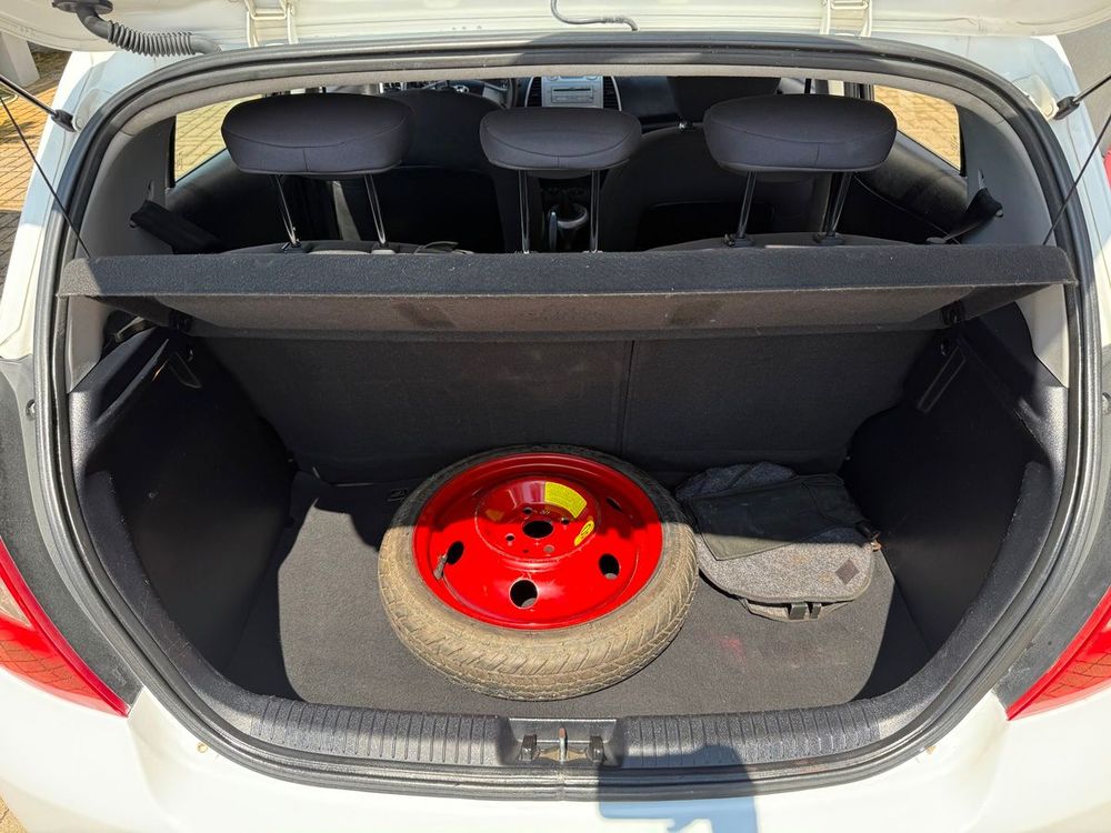 Hyundai i 20  — 13