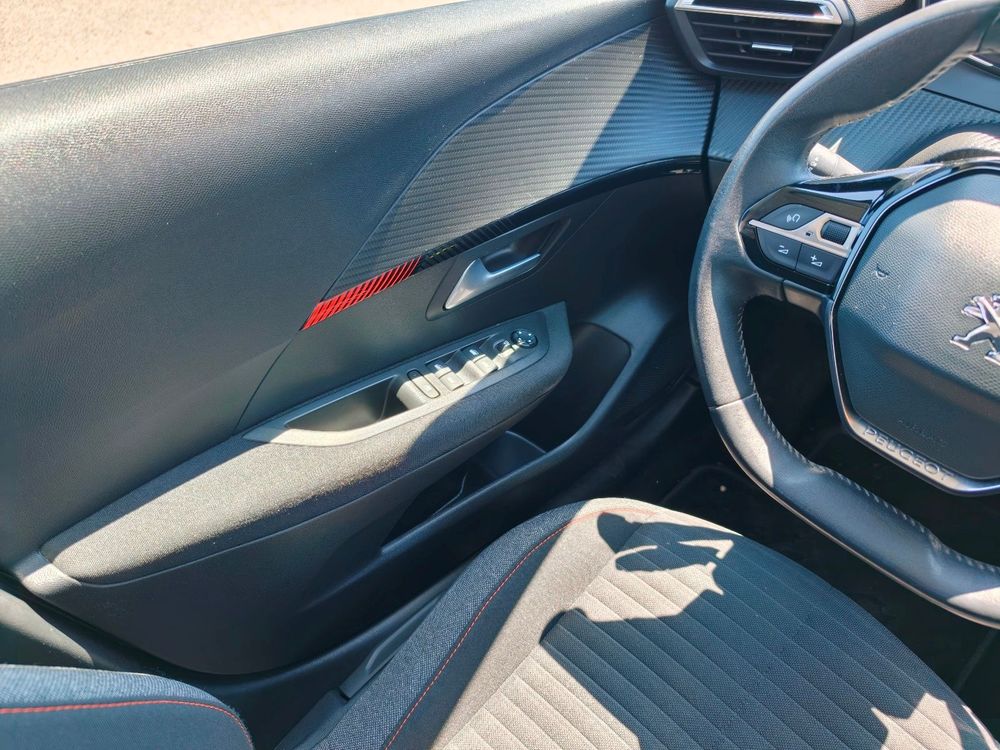 Peugeot 208 — 13