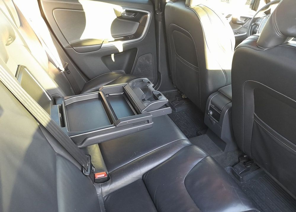 Volvo XC 60 — 12