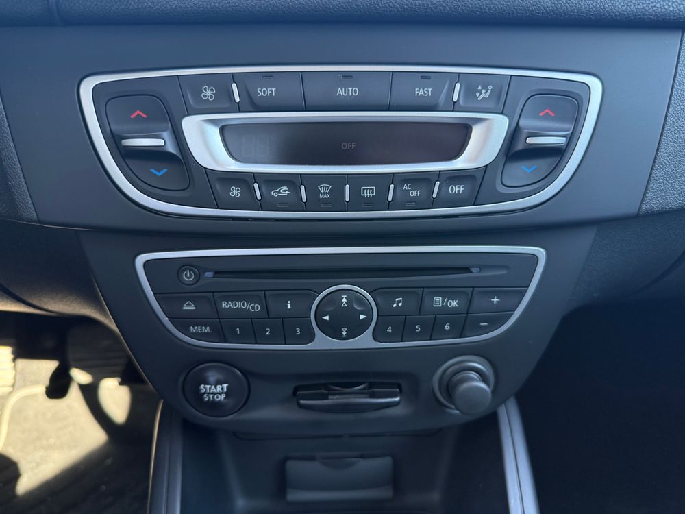 RENAULT MEGANE — 23