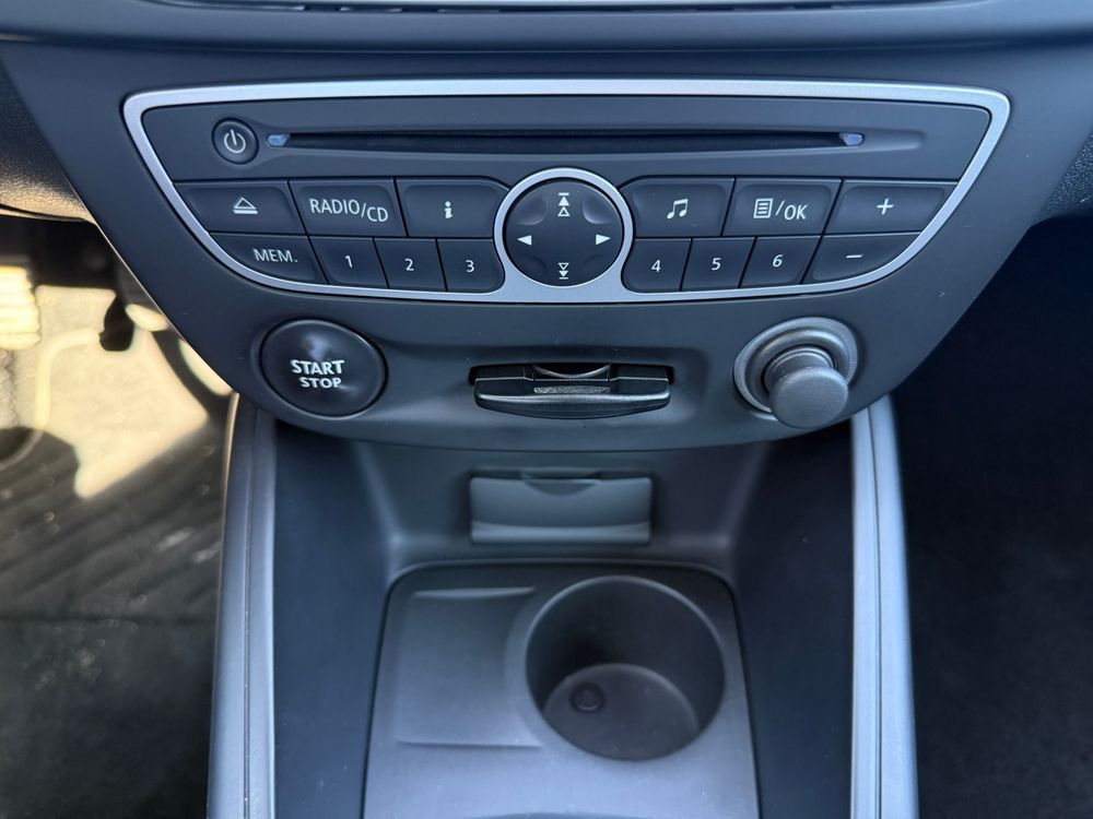 RENAULT MEGANE — 24