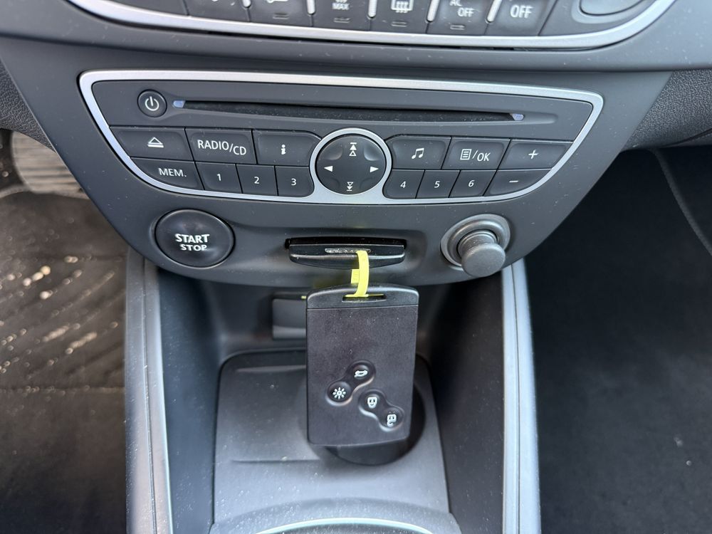 RENAULT MEGANE — 25