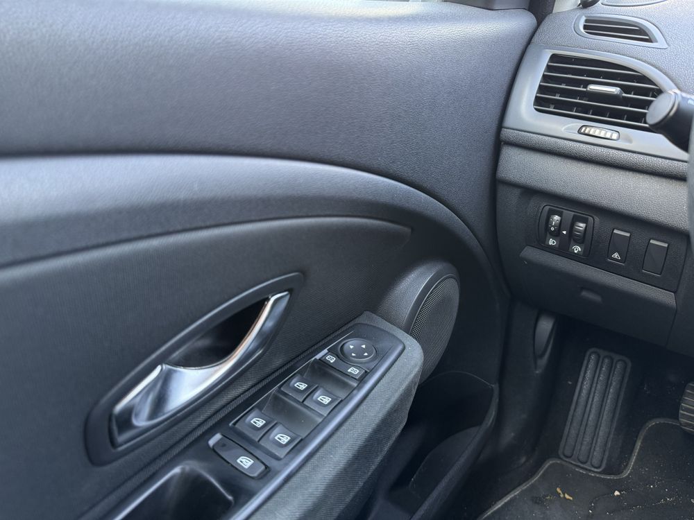 RENAULT MEGANE — 29