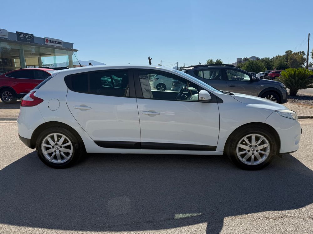 RENAULT MEGANE — 4