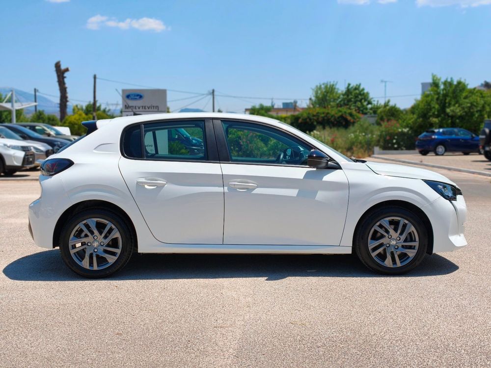 Peugeot 208 — 4