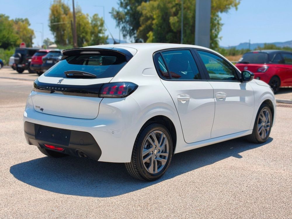 Peugeot 208 — 5