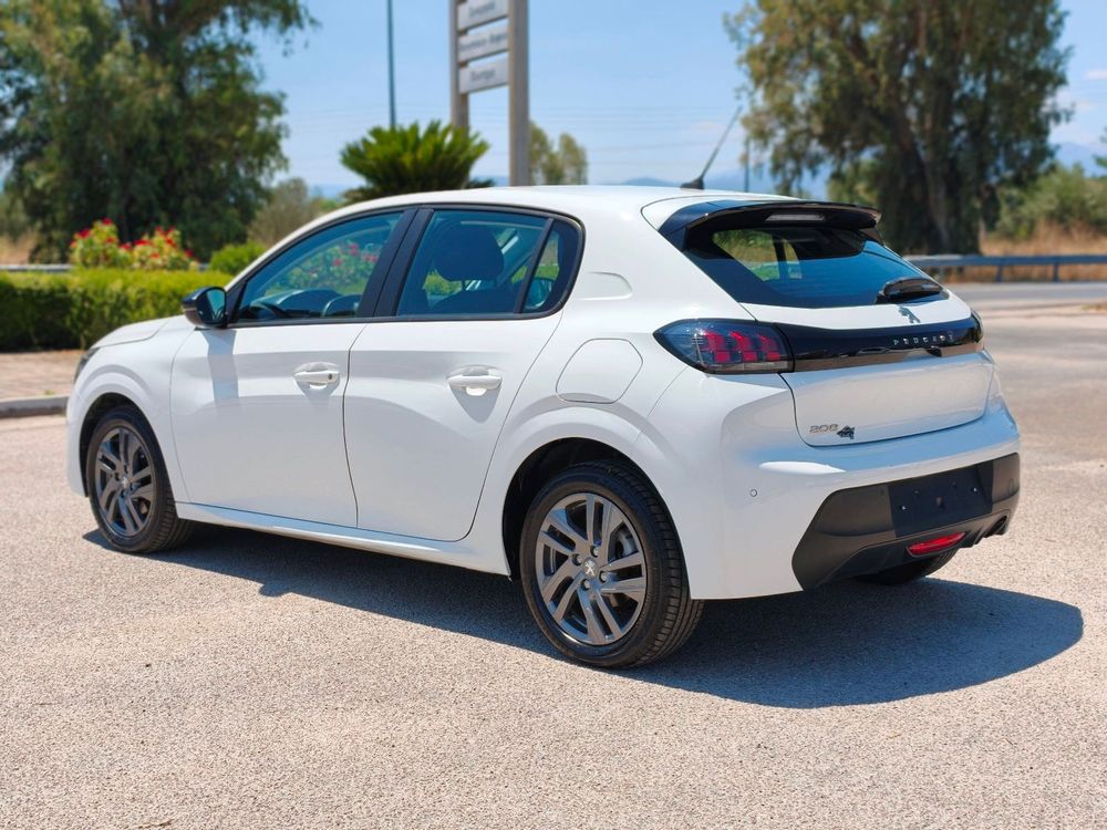 Peugeot 208 — 7