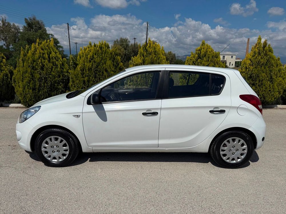 Hyundai i 20  — 8