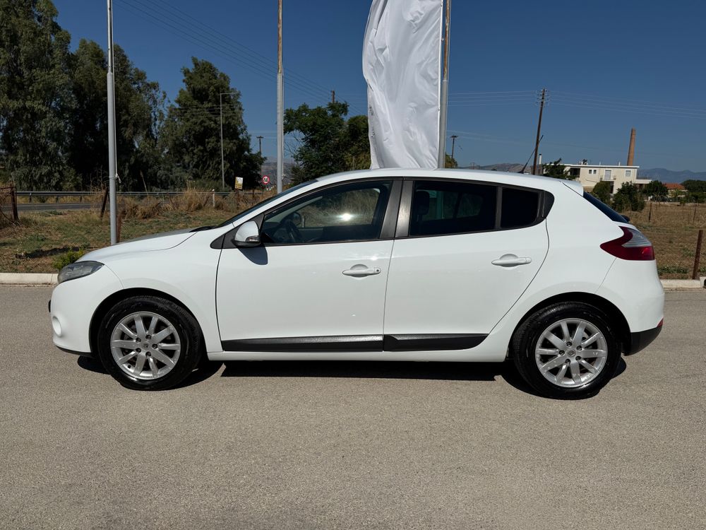 RENAULT MEGANE — 8