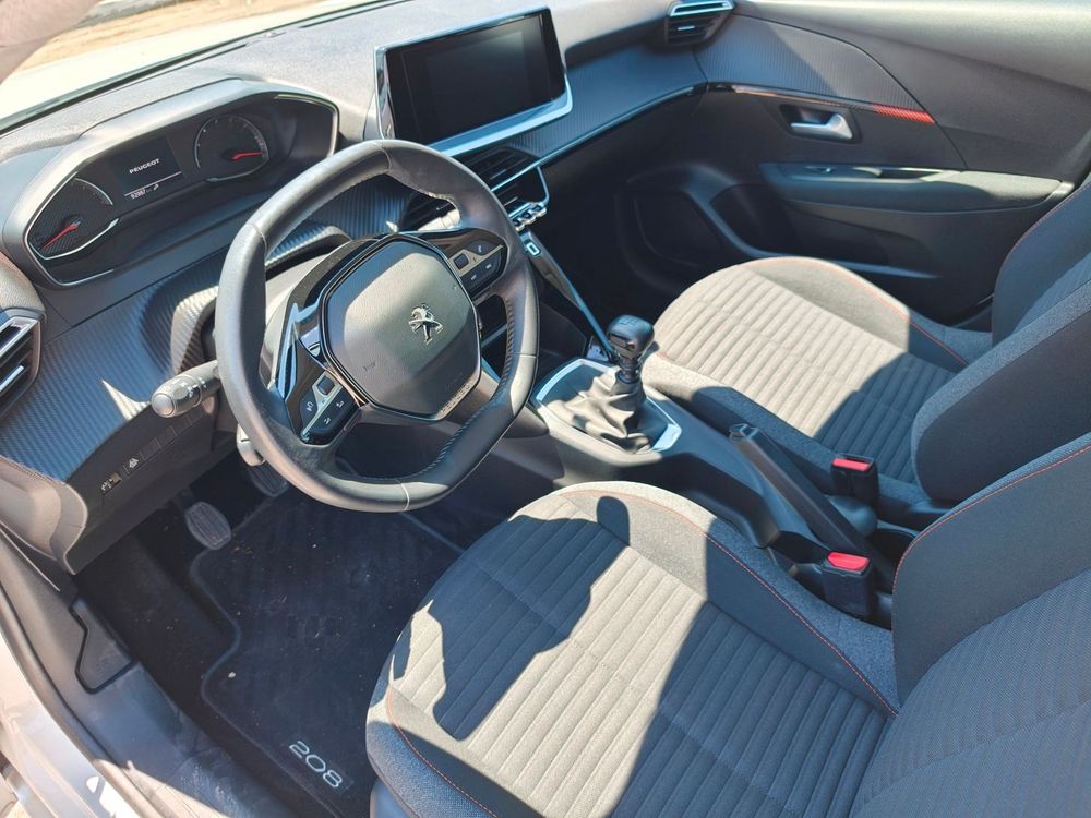 Peugeot 208 — 9