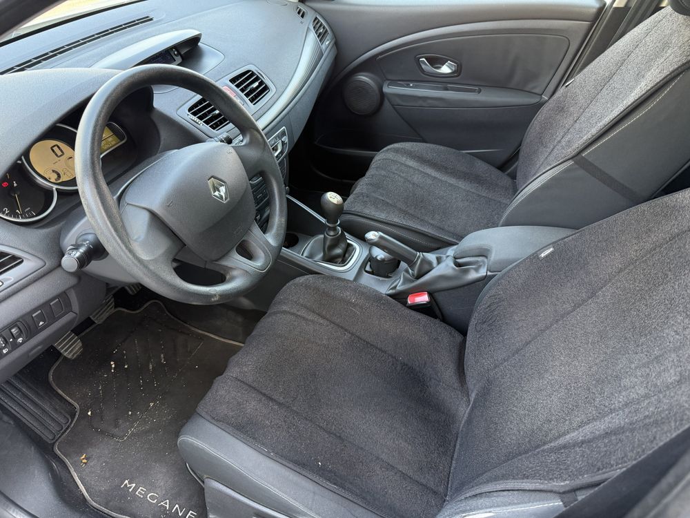 RENAULT MEGANE — 9
